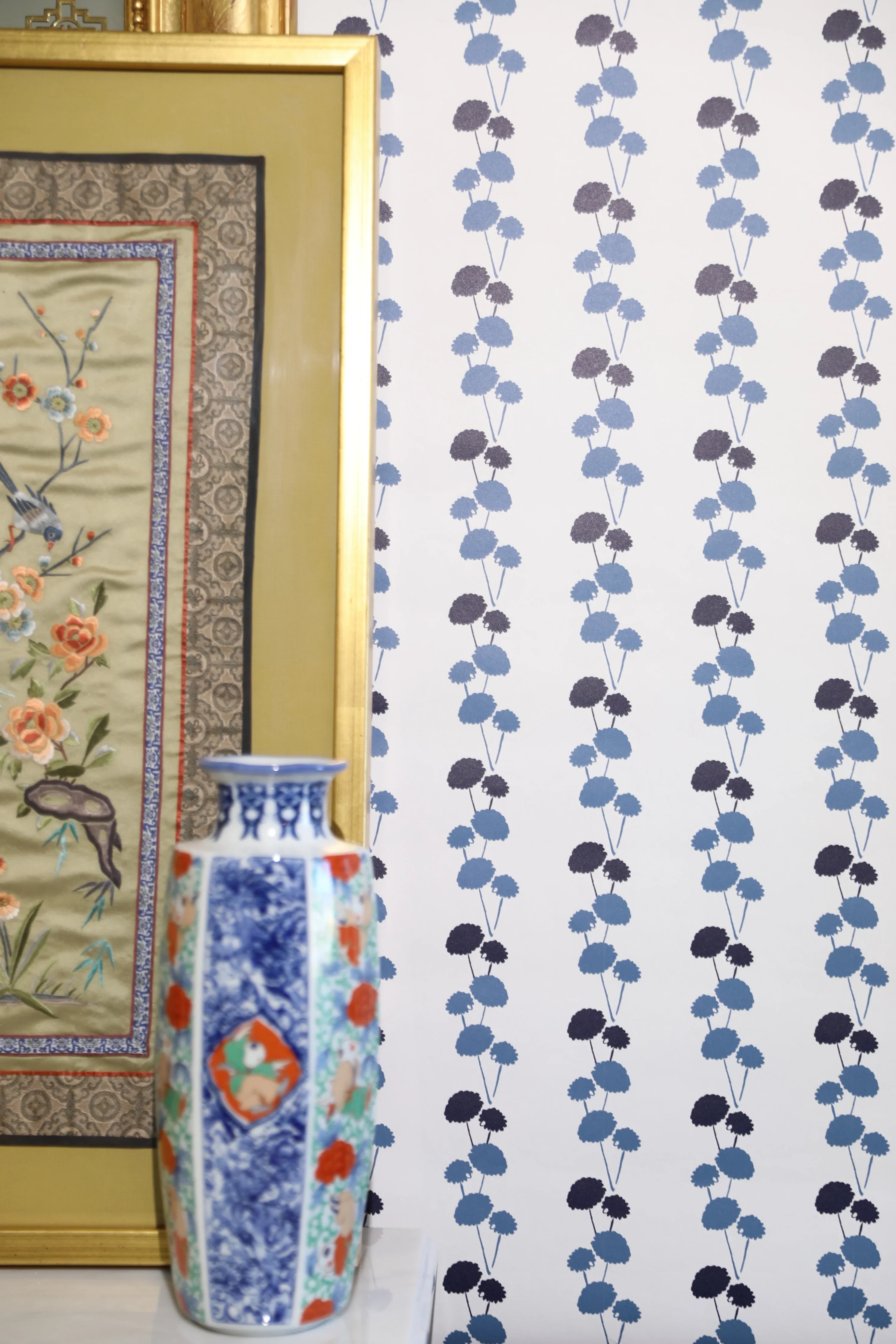Luxury botanical and floral wallpaper featuring an elegant linear dahlia vine pattern inspired by English gardens, designed for modern traditional interiors, powder rooms, bedrooms, dining spaces, and layered luxury homes. Sustainably printed in England by Truett Designs.