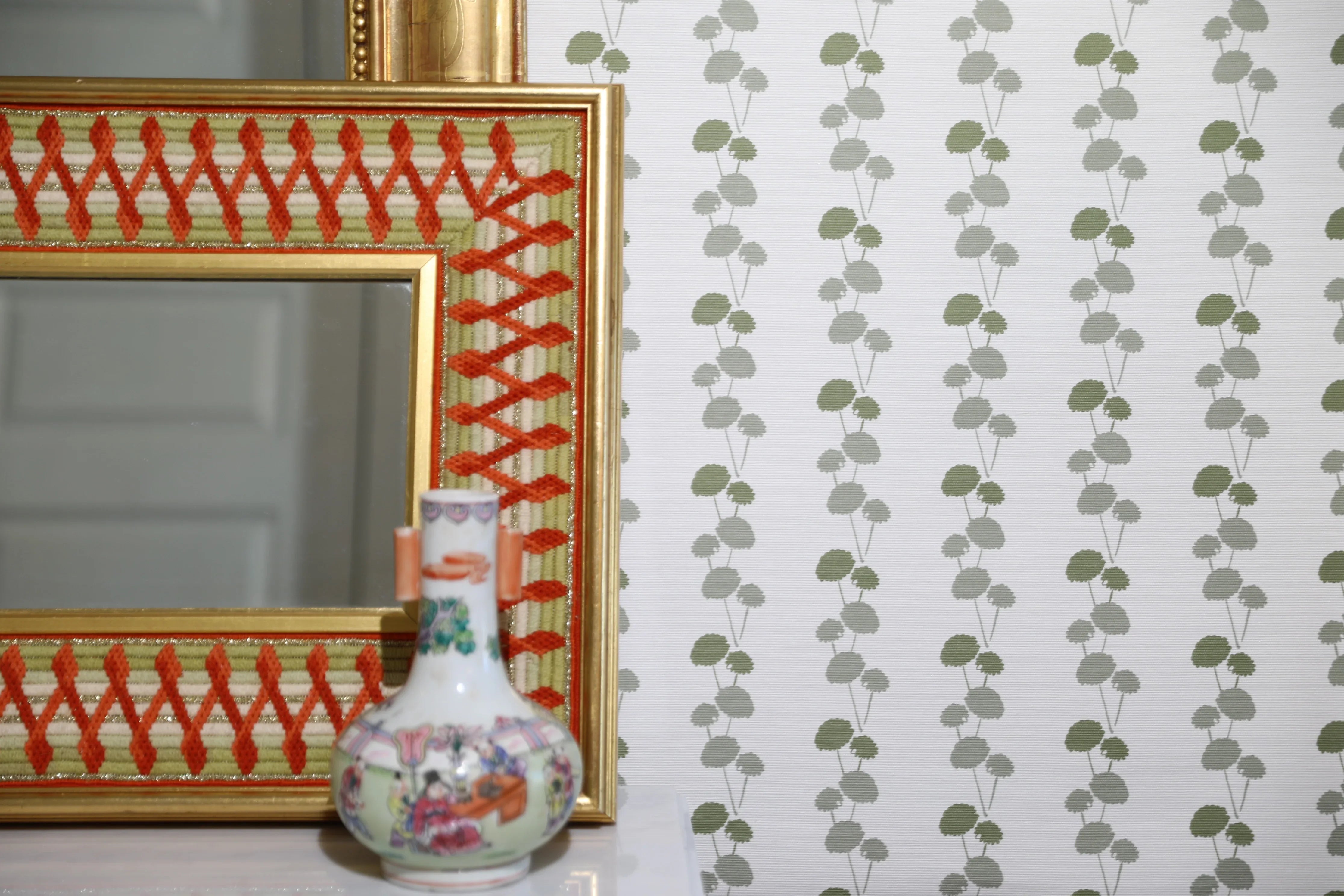 Luxury botanical and floral wallpaper featuring an elegant linear dahlia vine pattern inspired by English gardens, designed for modern traditional interiors, powder rooms, bedrooms, dining spaces, and layered luxury homes. Sustainably printed in England by Truett Designs.